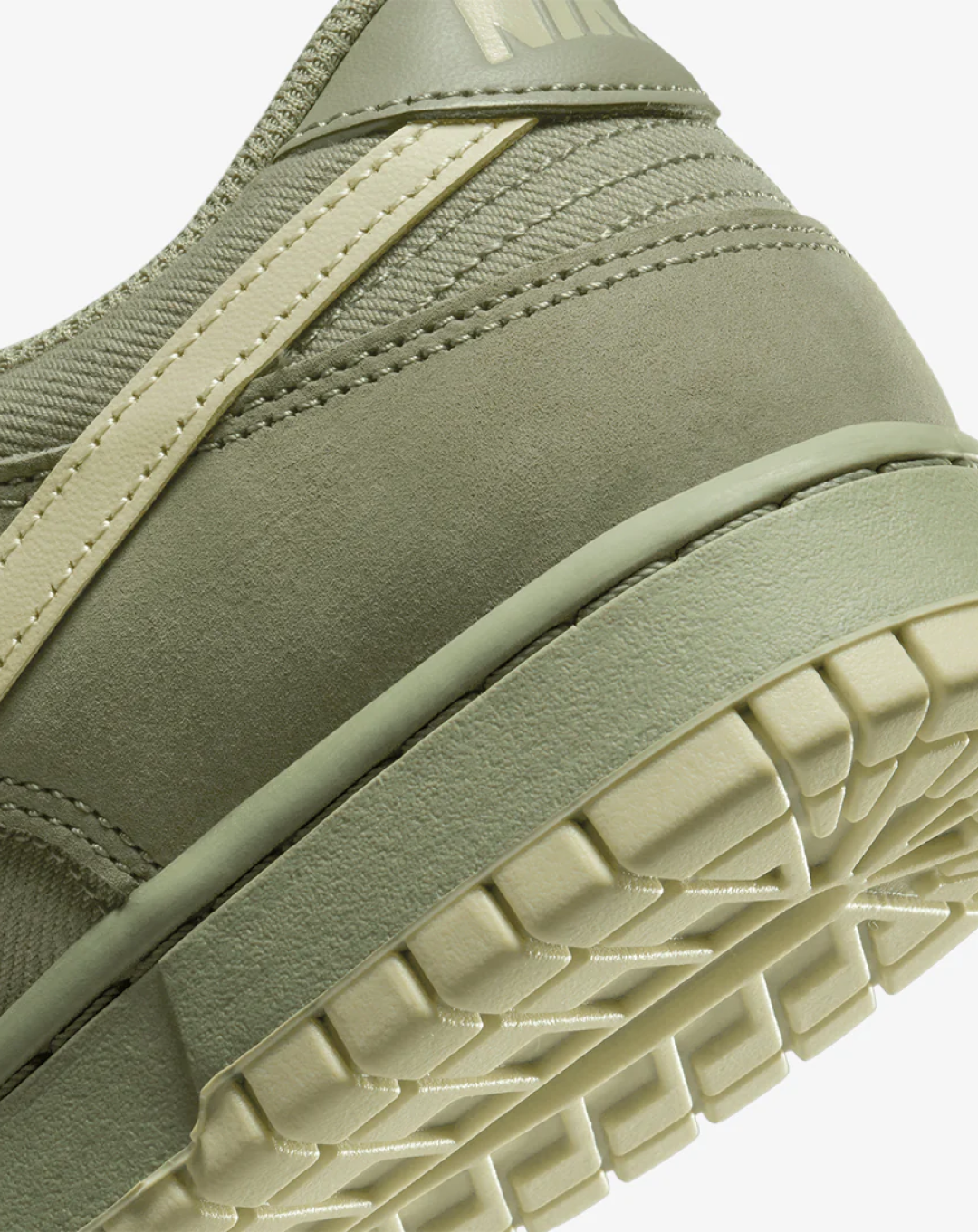 Nike SB Dunk Low 'Premium Oil Green' Sneakers